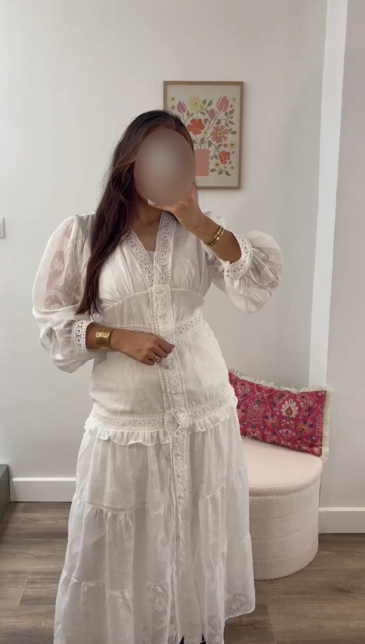 Robe longue blanche en broderie anglaise