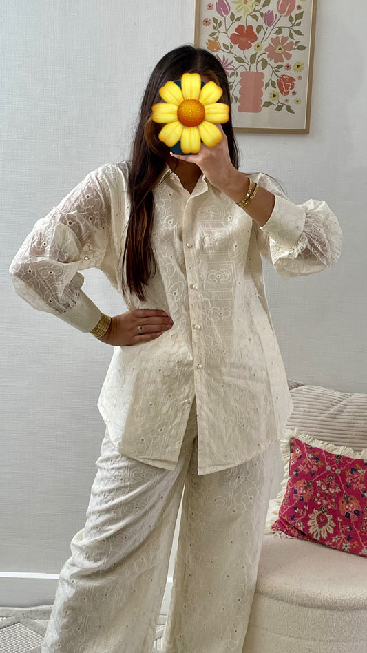 Ensemble crème brodé